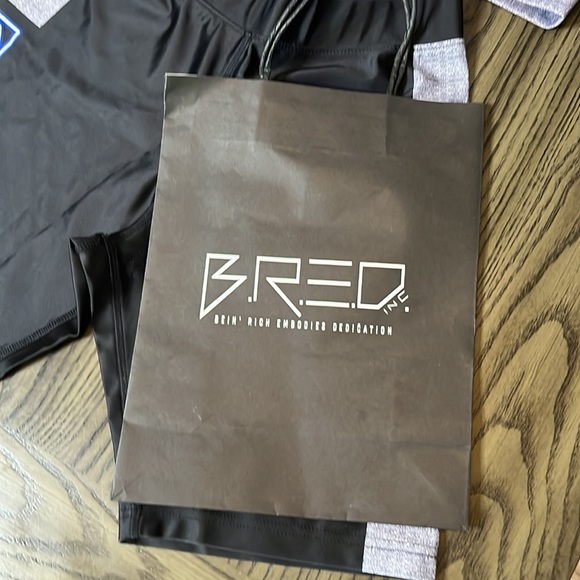 Bred Inc medium woman’s short set - Picture 3 of 3